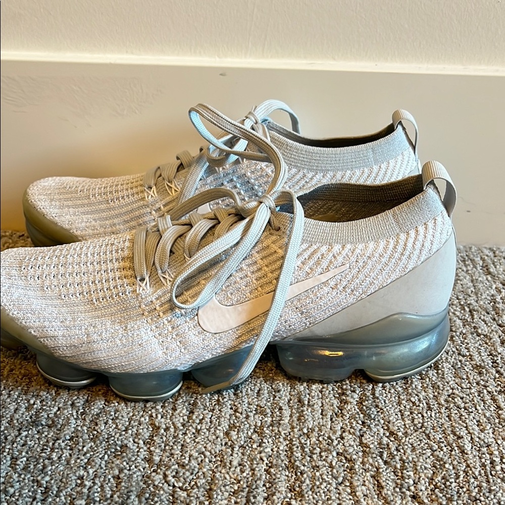 Nike Air VaporMax Athletic Shoes Lightweight Knit Design